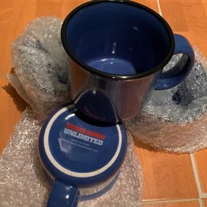 Set of four Marlboro unlimited mugs